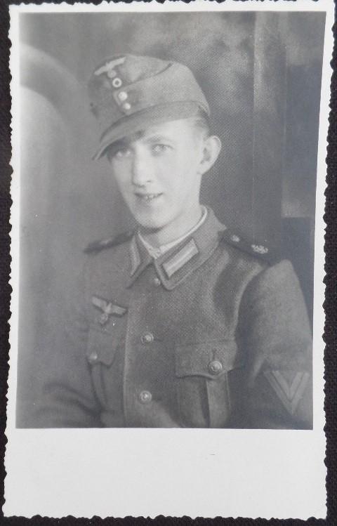 KM postcard picture-M43 cap.