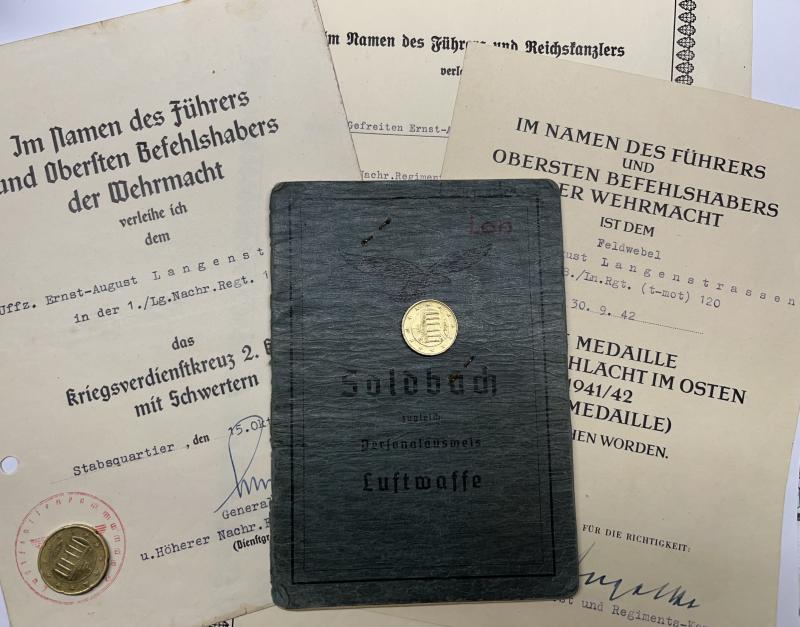 Soldbuch/citation grouping - Luftwaffe -  Luftgau-Nachrichten Rgt.28 - Italy - Langenstrassen